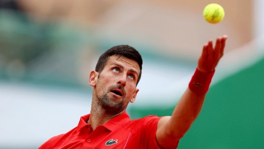 Wimbledon/ Novak Djokovic kalon më tej, eliminohet Tsitsipas