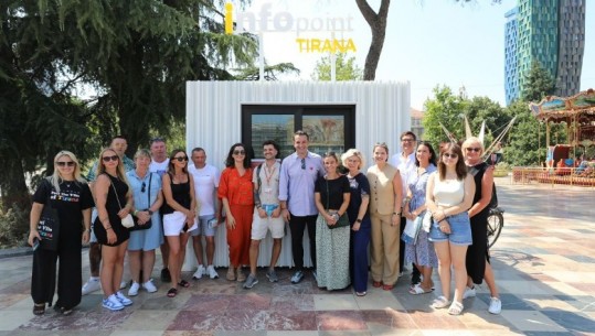 Veliaj me guidat dhe turistët që vizitojnë Tiranën: Kemi 1 milionë vizitorë në muaj! Çdo turist është një ambasador për ne