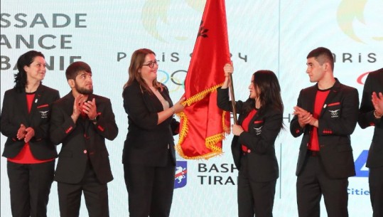 'Paris 2024'/ Manastirliu i dorëzon flamurin Ekipit Olimpik Shqiptar: Mbështetja jonë për sportin elitar thelbësore për suksesin e sportistëve olimpistë