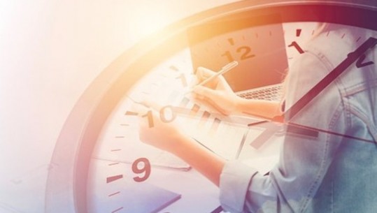 Shqiptarët të dytët në Europë me orët më të gjata të punës, Administrata punon 3.7 orë më pak në javë se të tjerët
