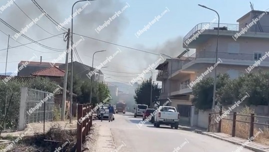 Vlorë/ Zjarr në Nartë, digjen disa dyqane, rrezikohen nga flakët edhe banesa të tjera