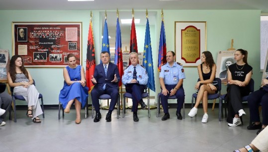 Fushata 'Bashkohu me Policinë' në Tiranë, Balla fton maturantët të vijojnë studimet në Akademinë e Sigurisë: Do t’ju çelë një mundësi të re në jetën tuaj