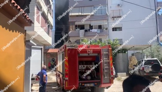 Vlorë, merr flakë kati i parë i një banese, zjarrfikësit në vendngjarje 