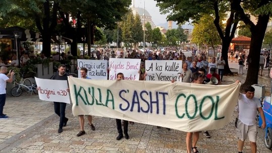 PD dhe shoqëria civile protestë kundër ‘Rozafa Tower’ në Shkodër: Kulla s'asht Cool