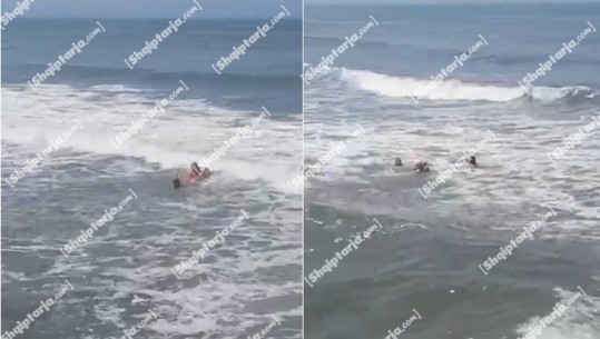 Lezhë/ Po mbytej në plazhin e Tales, shikoni videon kur pushuesit dhe roja bregdetare shpëtojnë 50- vjeçarin