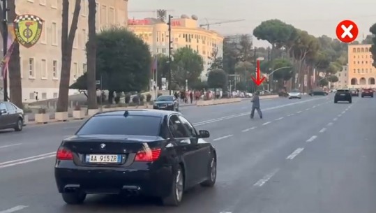 Tiranë/ Shkelën rregullat e qarkullimit, policia gjobit drejtuesit e patinave elektrike dhe këmbësore