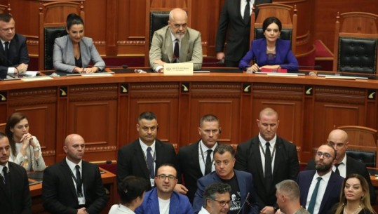 Kuvendi miraton mes tensioneve ndryshimet në Qeveri: Ja sa vota morën ministrat e rinj! Elisa Spiropali kryetare e Kuvendit