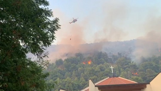 VIDEO nga Shëngjini/ Digjet një shtëpi pushimi te Rana e Hedhun, flakët rrezikojnë dhe Kishën! Ndërhyn helikopteri