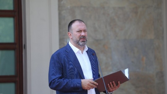 VKM/ Rritje pagash për administratën vendore, Mazniku: Do rishikohet formula për ndarjen e fondeve