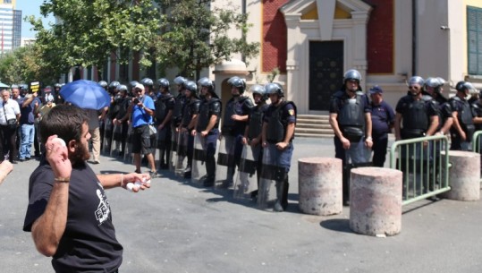 Opozita sot pasdite në protestë, mbi 1 mijë efektivë angazhohen për sigurinë, 15 akse të bllokuara! Berisha: Nis mosbindja civile pa kthim! Apeli i Policisë: Distancohuni nga dhuna