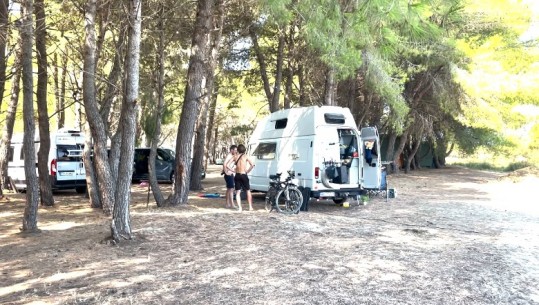 Vlora, destinacioni i preferuar për turistët me kamper, popullojnë pyllin e Sodës: Një mrekulli