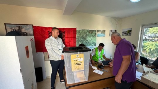 Himara zgjedh sot kryetarin e ri, 200 votues me kartë identiteti të skaduar nuk lejohen të votojnë! 4 autobusë nga Greqia hynë në Qafë Botë për 2 ditë