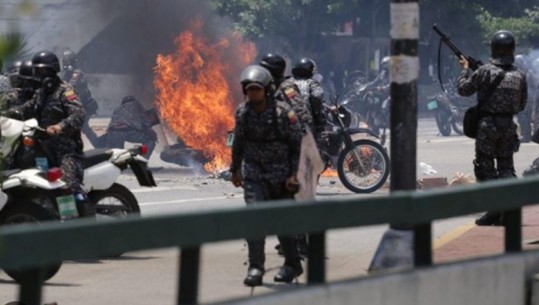 Përshkallëzohen trazirat në Venezuelë, shkon në 24 numri i të vdekurve! Opozita konteston, Maduro nuk tërhiqet