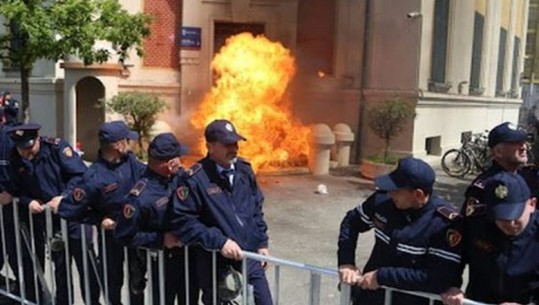 Protesta e PD te Bashkia e Tiranës, policia njofton masat dhe rrugët që bllokohen sot! Koha dhe itinerari që duhet të ndjekin shoferët