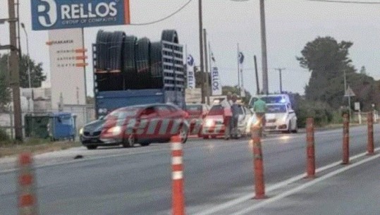  Greqi/ Po kalonte autostradën, 75-vjeçarja shqiptare tërhiqet zvarrë nga makina dhe humb jetën