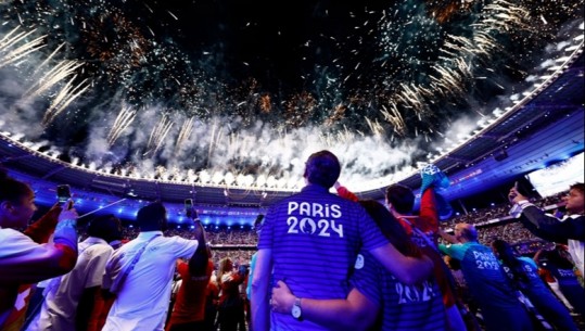 ‘Merci Paris’, ceremonia e mbylljes së Lojërave Olimpike! Tom Cruise 'zbret nga qielli' për flamurin