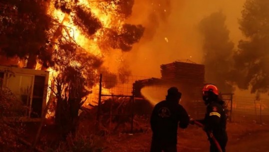 FOTOT/ Greqia vijon betejën për shuarjen e flakëve