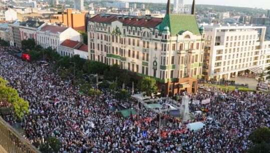 SHBA-ja mohon se ka nxitur protestat në Serbi