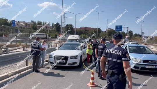 Pamjet e aksidentit te rrethrrotullimi i TEG-ut mes dy vajzave, që degjeneroi me përleshje me pasojë plagosjen