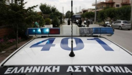 Greqi/ Shqiptari drejtonte grupin e kokainës nga burgu, policia arreston dy bashkëpunëtorët e tij! Sekuestrohet 34 gr kokainë dhe 411 gr kanabis