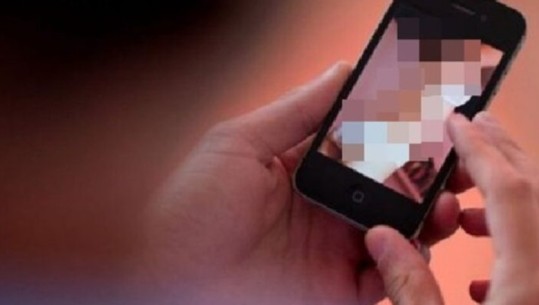 Tiranë/ U arrestuan sot në operacionin “Xhamlliku”, ja dy format se si shantazhonte grupi, merrnin nga 1000 euro