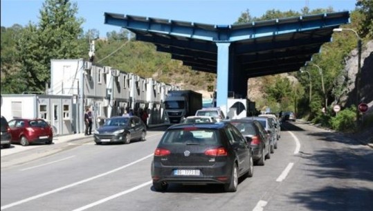 VIDEO/ Protestuesit serbë bllokojnë vendkalimet kufitare me Kosovën, Bërnjaku dhe Merdarja ende të mbyllura, në Jarinjë qarkullimi vijon normalisht! Ja si paraqitet gjendja në kufi