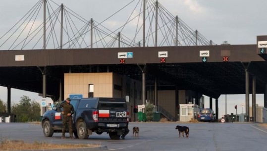 Pas bllokadës serbe, hapen të gjitha pikat kufitare në Kosovë! Sveçla: Ekstremistët e maskuar u larguan! Osmani: Serbia kërkon tensione me bandat kriminale (VIDEO)