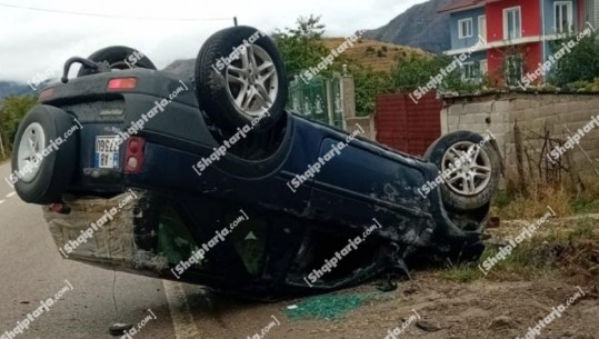 Kukës dhe Korçë/ Një i vdekur dhe 3 të plagosur në dy aksidente brenda orës! Vajza e mitur shpëton, vdes babai shofer! Përmbyset makina pas prerjes së rrugës nga ‘Benz”-i (VIDEO)