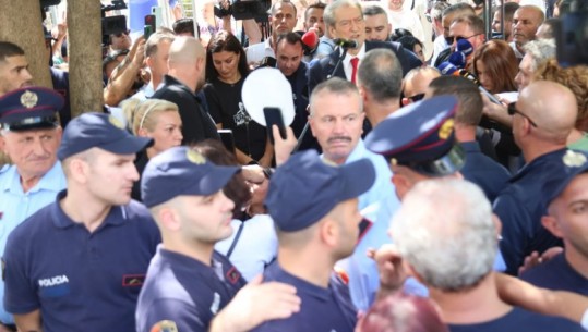 ‘Dosjet e Ballukut ishin palë-palë, vodhi 90% të rrugëve’! Berisha u tregon militantëve çfarë pa në SPAK