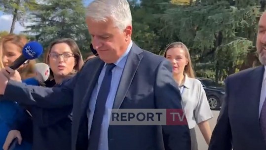 VIDEO/ Pandeli Majko shtyn gazetaren shtatzënë para hyrjes në Parlament, Tabaku-Zhupa: Të merren masa! Majko kërkon falje në sallë