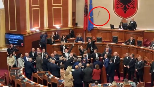 VIDEO/ Momenti kur Gazment Bardhi hedh drejt Spiropalit këmbën e karriges: Bjerini, bjerini