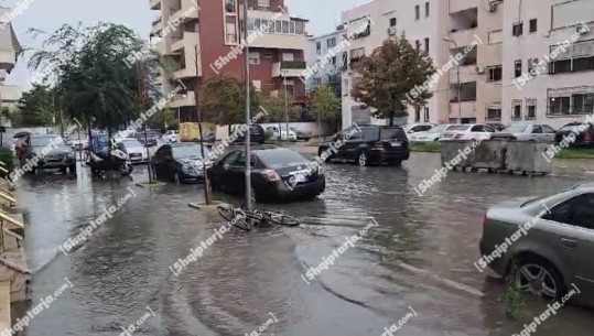 VIDEOLAJM/ Reshje të dendura shiu dhe erëra të forta, Durrësi nën ‘pushtetin e ujit’