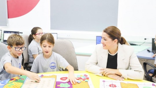  Manastirliu inspekton shkollën ‘Hasan Prishtina’ në Tiranë: 300 shkolla të pajisura me laboratorë