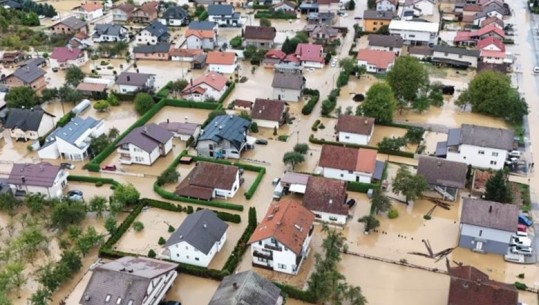  Të paktën 19 të vdekur dhe 'shumë të zhdukur' nga përmbytjet në Bosnje