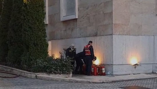 Pritet të nisë protesta/ Policia stacionon fikëset e zjarrit pranë kryeministrisë! Gati për të ndërhyrë