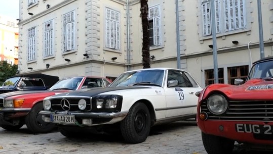 ‘Rally Vintage’, parada e veçantë në Shkodër me makina ikonike, të ardhura nga mbarë Europa