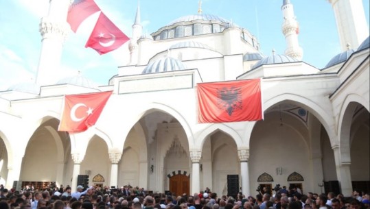 LIVE CEREMONIA - Hapet Xhamia e Namazgjasë! Rama: Zoti na ndihmoftë në rrugën ku duam të ngremë Flamurin e Skënderbeut e Ismail Qemalit! Erdogan: Simbol i vëllazërisë 