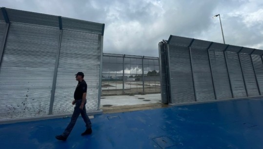 Qendra e emigrantëve në Gjadër/ Ministri i Brendshëm italian: Hapet javën tjetër, nuk do ketë prerje shiriti! Transferohen 400 të parët