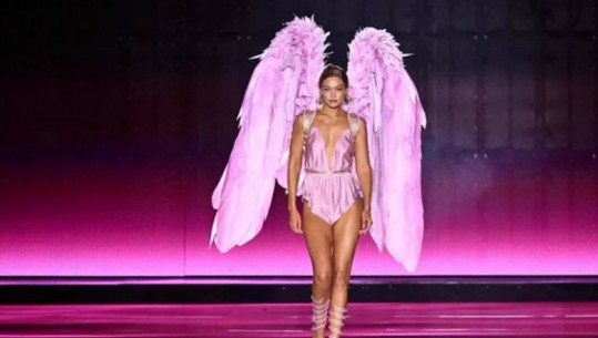 Motrat Hadid shfaqen si dy Engjëj në pasarelën e Victoria’s Secret