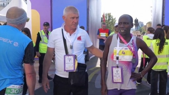 Shpallen fituesit e Maratonës së Tiranës në distancën 21 km, dominojnë sportistët nga Afrika (EMRAT)