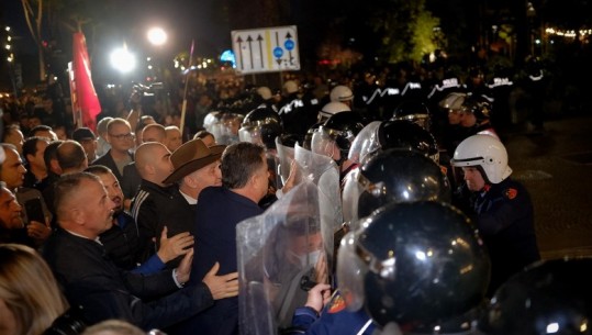 Më 29 tetor protesta e opozitës! Caktohet ora, PD: Mosbindja civile zbret në akset kryesore të Shqipërisë! Do bllokohen rrethrrotullimet