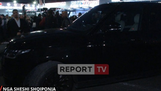 VIDEO/ Flamur Noka bllokon rrugën te Kthesa e Kamzës me 'Range Rover' 200 mijë euro: Protestojmë kundër varfërisë, 95% e shqiptarëve në mjerim