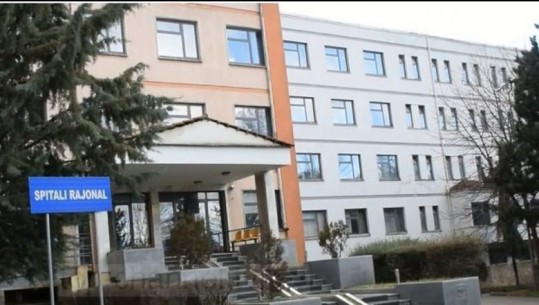 Korçë/ U plagos pasi ndezi zjarr në stallë për t'u ngrohur, vdes pas disa orësh në spital