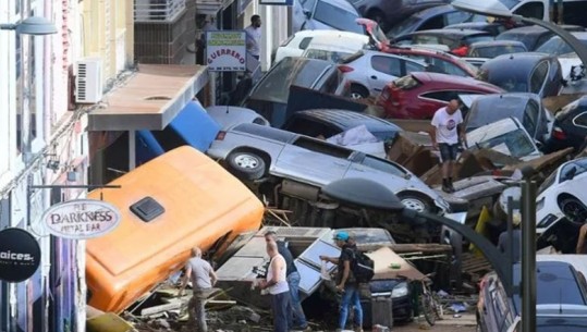 Stuhia DANA në Spanjë/ Shkon në 95 numri i të vdekurve, ministri Torres: Shifra e destinuar të rritet! Edhe Barcelona në gjendje alarmi 