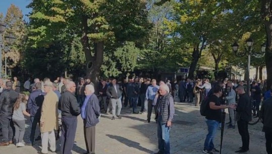 'Mosbindja civile' e Opozitës, sot protesta në Shkodër! Protestuesit nisin të mblidhen para bashkisë