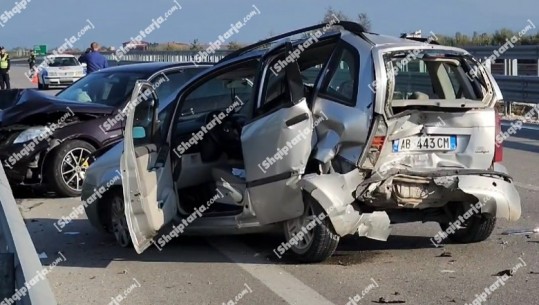 Aksident në Bypass- in Fierit, 3 makina përplasen me njëra-tjetrën! Njëri nga drejtuesit përfundon në spital (VIDEO)