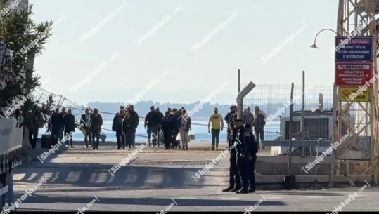 ‘Riaktivizohet’ marrëveshja me Italinë, anija ‘Libra’ sjell në Shëngjin 8 emigrantë të tjerë (VIDEO)