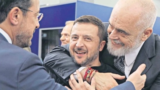 FOTOLAJM/ Rama një përqafim ndryshe për Volodymyr Zelenskyn, dy liderët ‘shkrihen’ së qeshuri