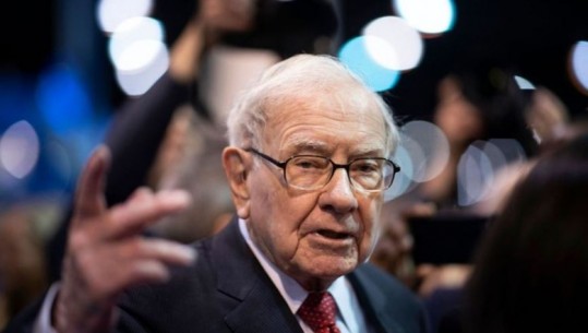 Warren Buffet po shet aksione dhe po grumbullon cash! A di diçka që ne nuk e dimë?