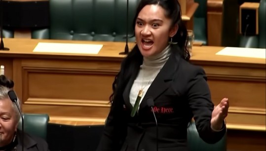 Debate të ashpra në Kuvendin e Zelandës së Re, deputetët Maori protestojnë me ‘haka’ (VIDEO)